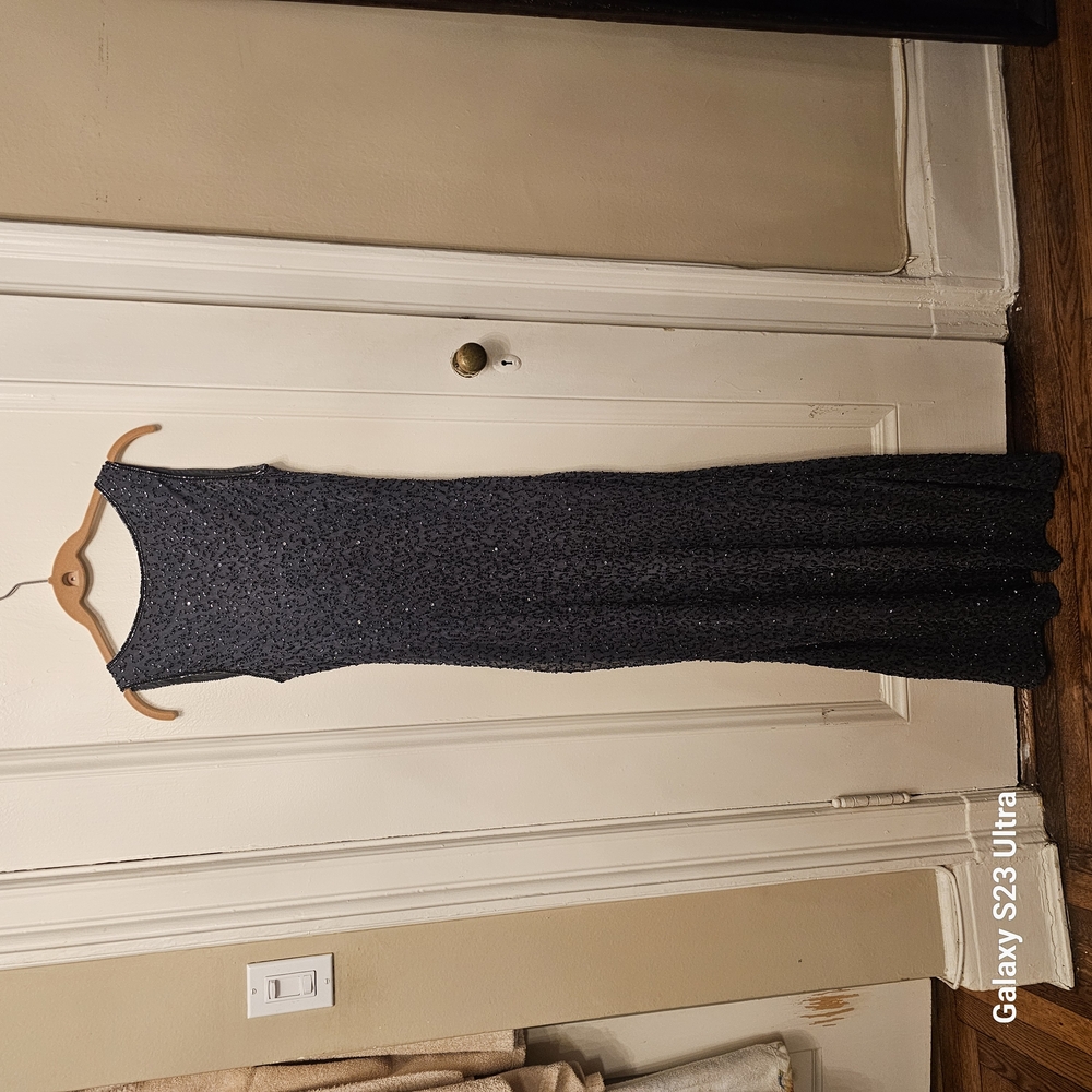 Elegant Black Sleeveless Dress